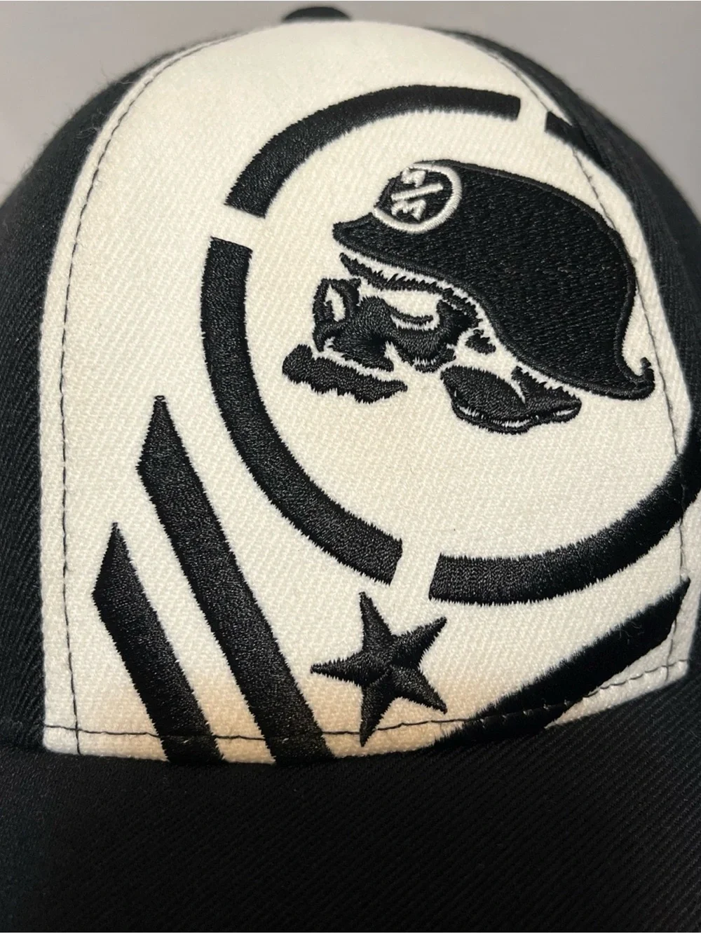 METAL MULISHA Baseball Cap Mens 7 1/4 7 5/8 Black White Skull Helmet 210 Fitted